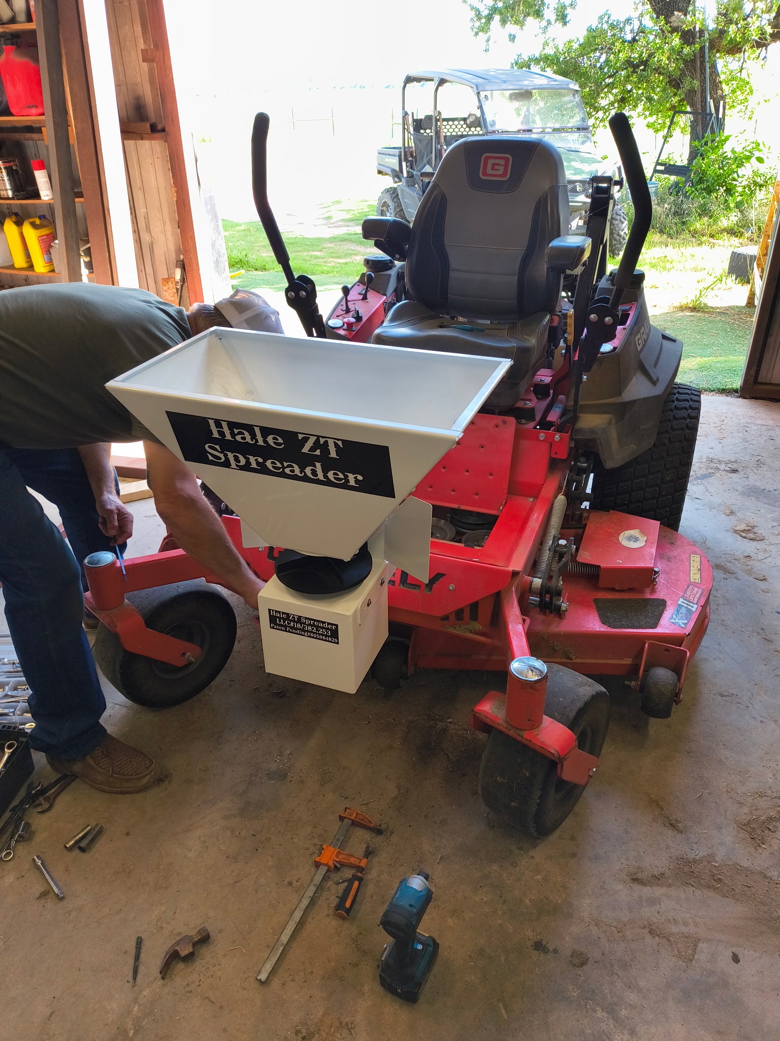 Hale ZT Spreader – Heavy-Duty Fertilizer Spreader for Zero Turn Mowers